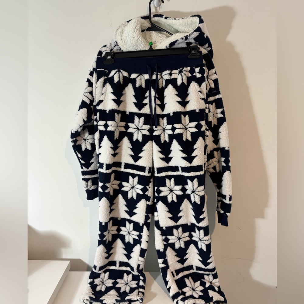 Vera Bradley Jacquard Fleece Hoodie Pant Set Navy White Nordic Forest Pajamas
